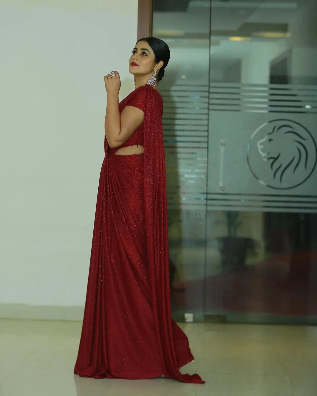 Indian Girl Shamna Kasim In Maroon Saree Blouse